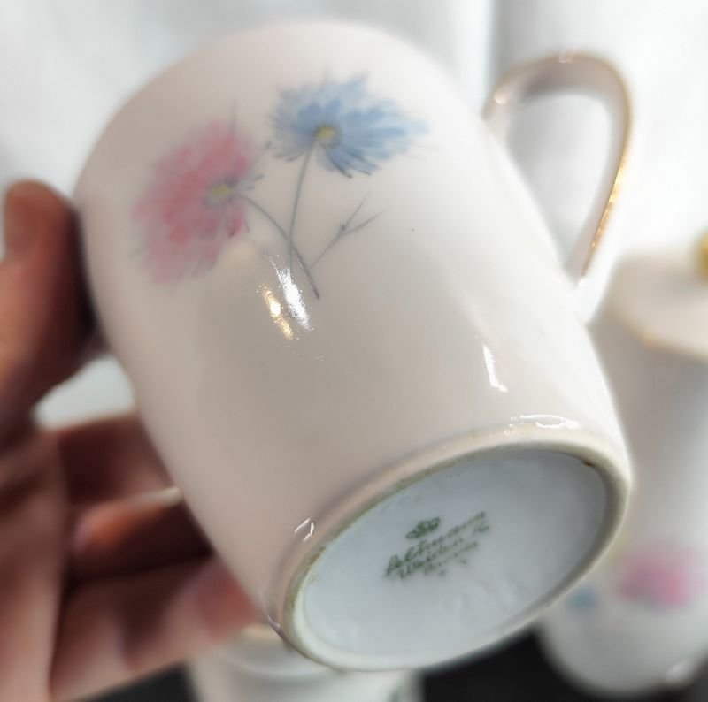 Porcelana alemana y loza inglesa: una colección de objetos antiguos - imagen 3