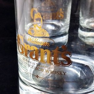 Set de 7 Vasos William Grant's Finest Scotch Whisky con Logo Dorado - imagen 4