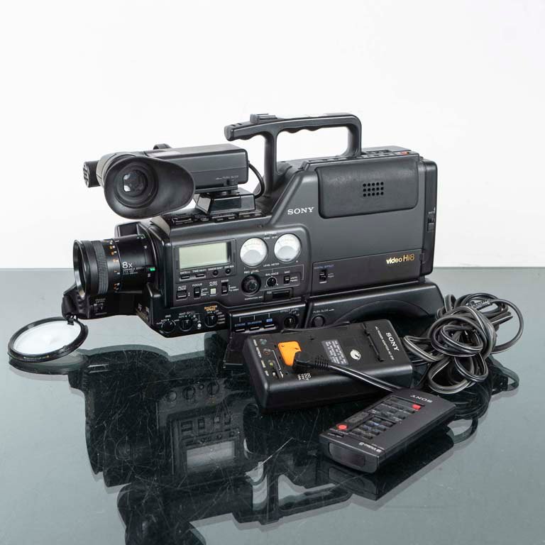 Filmadora Sony Video Hi8 con Cargador y Control Remoto