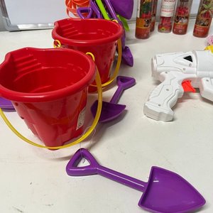 Lote de Juguetes: Baldes, Palitas, Pistola de Agua y Animales de Granja - imagen 5