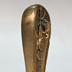 Matasellos de Bronce en Forma de Gota con Decoración de Hojas para Lacrado - imagen 2