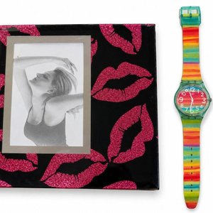 Lote anterior: Portarretratos con Brillo y Reloj Swatch a Rayas