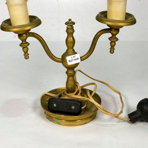 Lámpara de Mesa de Bronce con Dos Luces - imagen 3