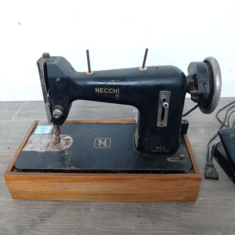 Maquina de coser Necchi en venta - imagen 5