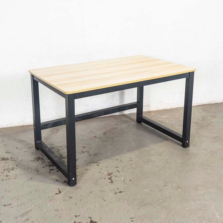Lote siguiente: Mesa escritorio de melamínico y metal