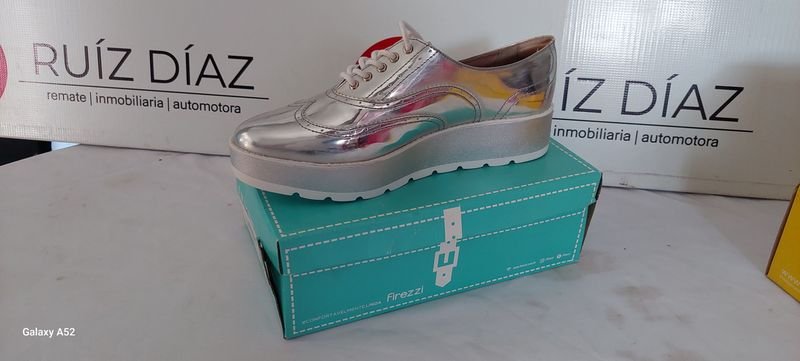Lote anterior: Calzado de plata con diseño colorido