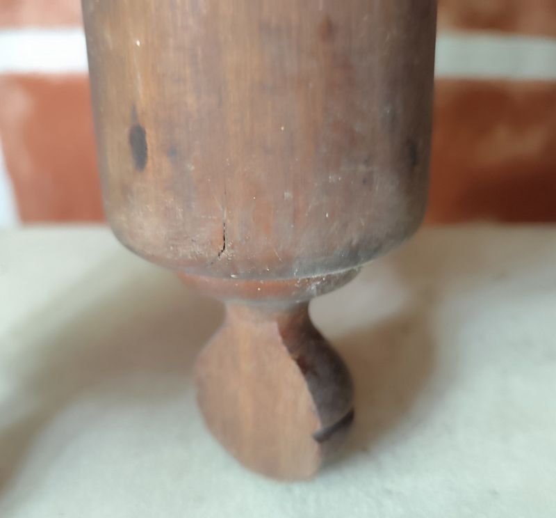 Palotes de amasar antiguos y objetos de madera para decoración - imagen 3