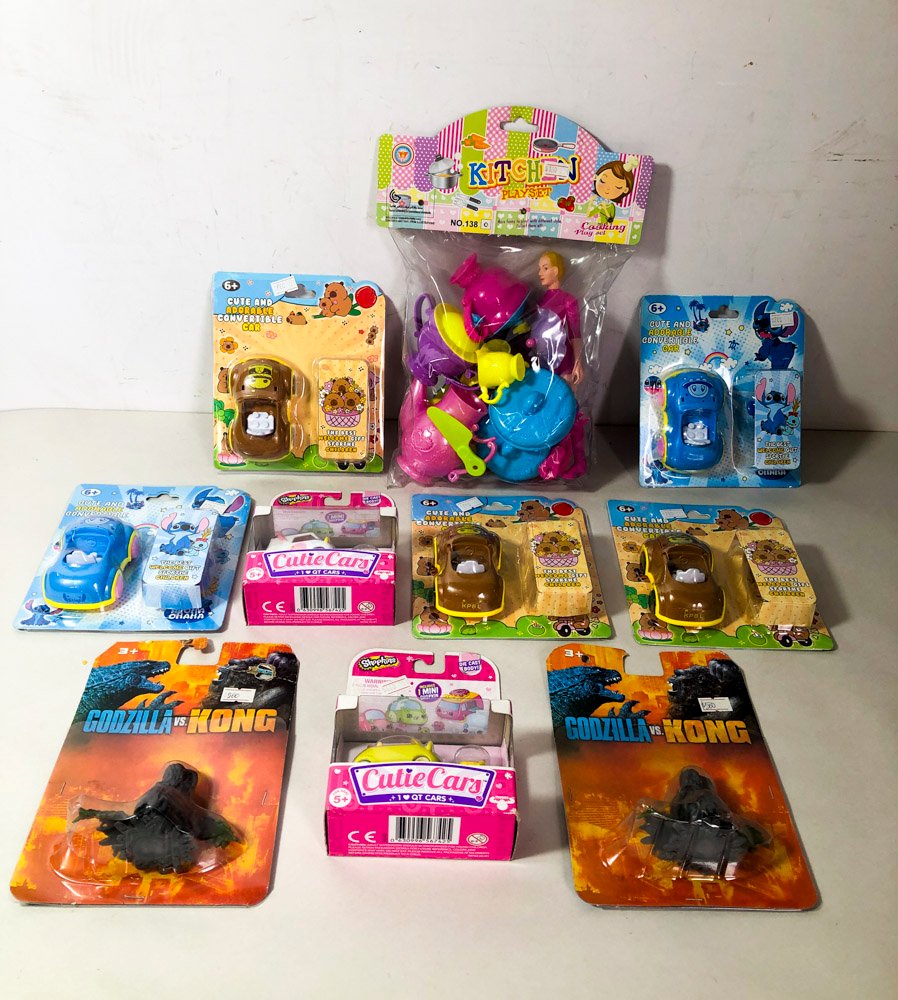 Lote de Juguetes: Autos Cutie Cars, Godzilla vs. Kong, Set de Cocina y Muñecas