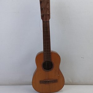 Lote anterior: Guitarra Española Antigua Jaime Cortes & Cia. con Etiqueta I. Diago & Cia Montevideo