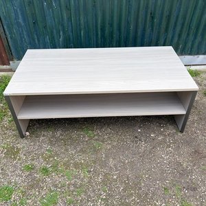 Mesa Ratona Moderna con Estante Inferior - imagen 4