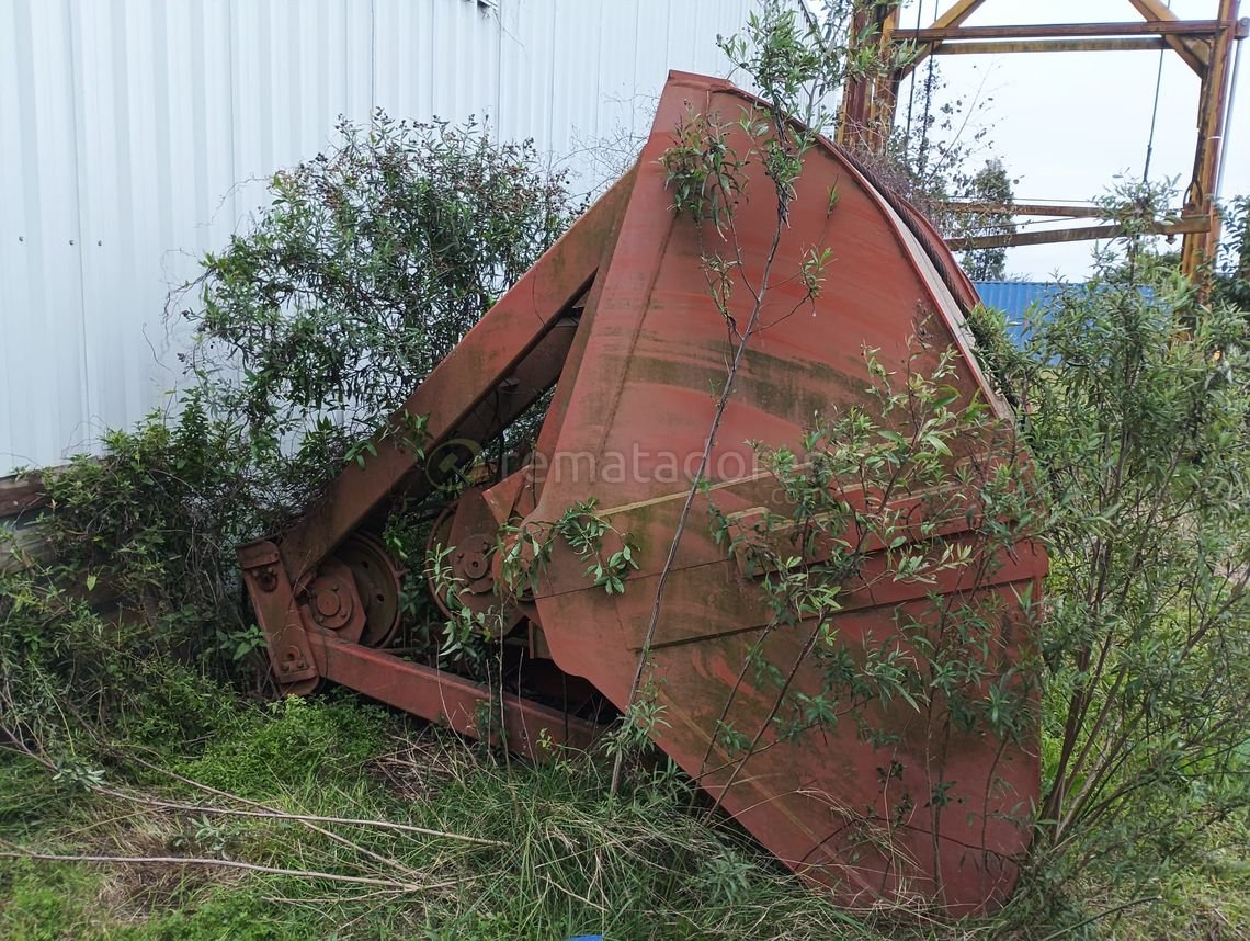 Cuchara de Excavadora Industrial Roja