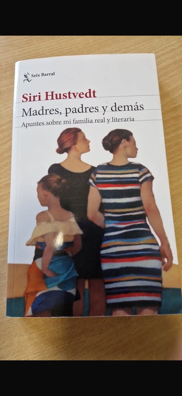 Lote siguiente: Libro: Madres, padres y demás - Análisis de imágenes