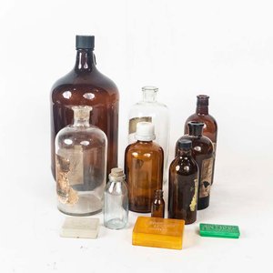 Lote siguiente: Lote de 9 Frascos de Farmacia de Vidrio y 3 Pastilleros de Plástico