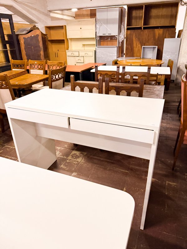 Escritorio Blanco Moderno con Cajones