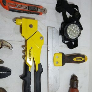 Lote de 15 Herramientas Varias Usadas: Destornilladores, Pinzas, Trincheta y Más - imagen 2