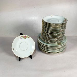 Lote siguiente: Juego de 32 Platillos Renner Porcelana Decorado Floral