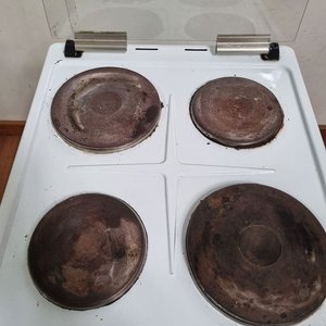 Cocina Eléctrica Enguta con Horno y 4 Hornallas (Una no funciona) - imagen 4