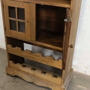 Vinera de Madera con Puertas Vidriadas y Espacio para Botellas - imagen 3