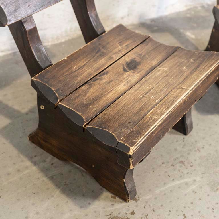Sillitas de madera con detalles en cerámica y metal - imagen 2