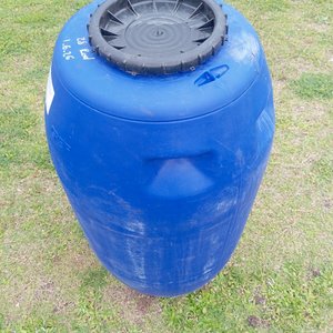 Tanque de Plástico Azul 200 Litros con Tapa Negra - imagen 3