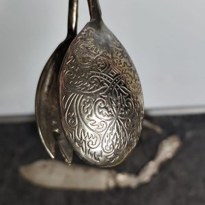 Set de 5 Utensilios de Metal con Grabados Estilo Antiguo - imagen 5