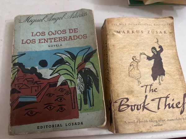 Libros: Los Ojos de los Enterrados (Asturias) y The Book Thief (Zusak)