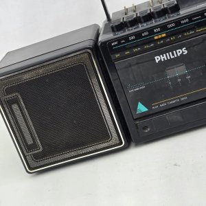 Radio Grabador Philips con Doble Cassette y Ecualizador Gráfico - imagen 2