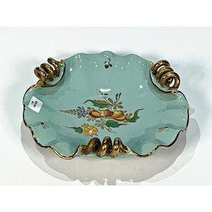 Lote siguiente: Centro de Cerámica Celeste Irregular con Decoración Floral y Adornos Dorados