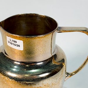 Jarra de Metal "EPNS" con Asa, Cuerpo Liso, 15 cm de Alto - imagen 3