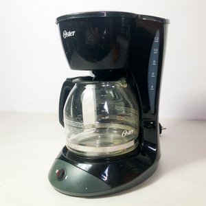 Cafetera Oster con Jarra de Vidrio y Puretera Moulinex con Accesorios - imagen 3