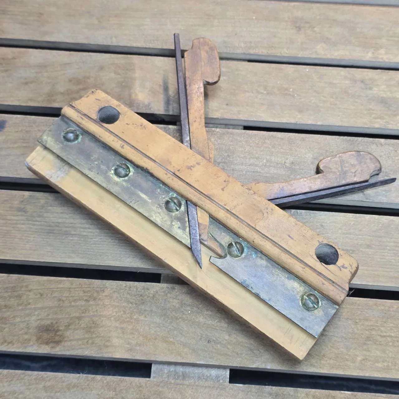 Cepillo de madera con cuchilla metálica - imagen 1
