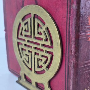 Lote siguiente: Apoya Libros Plegable de Bronce con Diseño Oriental