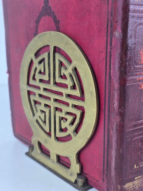 Apoya Libros Plegable de Bronce con Diseño Oriental