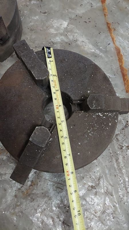 Tornillo con llave de metal
