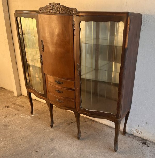 Muebles de lujo con detalles ornamentales y hardware de bronce - imagen 1
