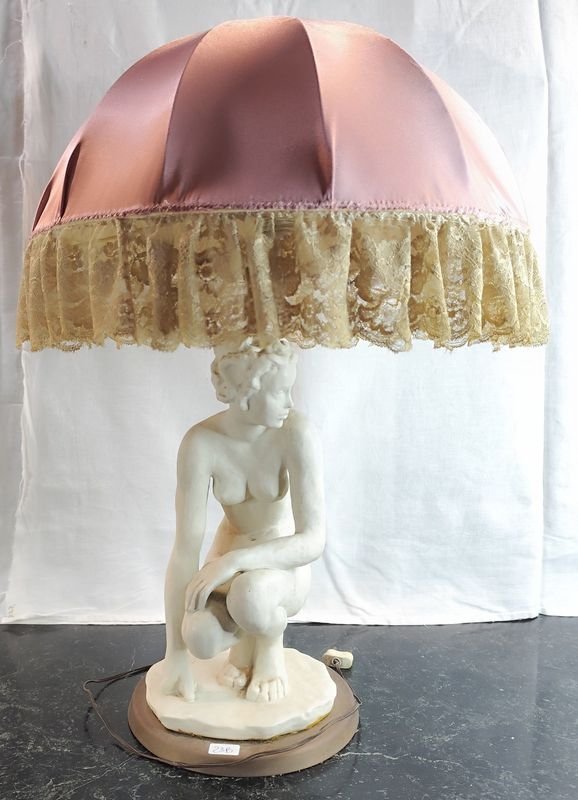 Figurita de mujer desnuda Rosenthal firmada Klimsch - imagen 2