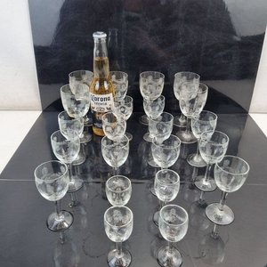 Lote anterior: Colección de 22 Copas de Licor de Cristal Grabado