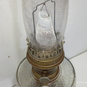 Antiguo Farol Lámpara a Kerosene Tipo Aladdin con Pie Metálico y Depósito de Vidrio - imagen 6