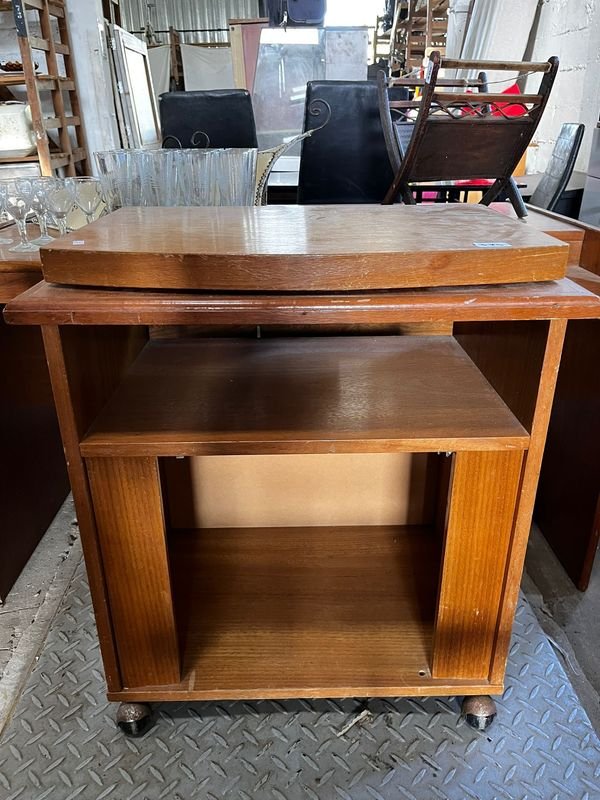Mueble Auxiliar con Ruedas y Tapa Giratoria