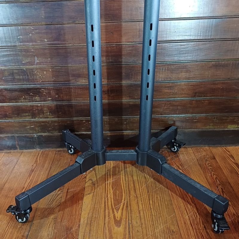 Soporte para televisión regulable en metal negro - imagen 2
