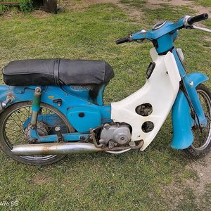 Moto Honda 70 Clásica Azul y Blanca - imagen 2
