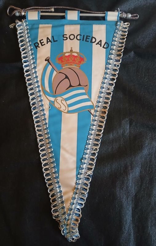 Banderín Antiguo Real Sociedad de Fútbol - Con Escudo y Etiquetas Originales