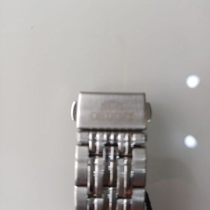 Reloj Orient Cuarzo Acero Inoxidable Esfera Blanca con Fecha - imagen 8