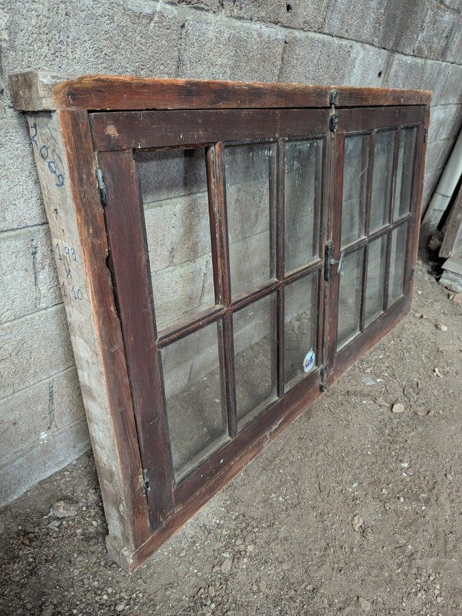 Ventana antigua con marco de cedro y pinotea - imagen 3
