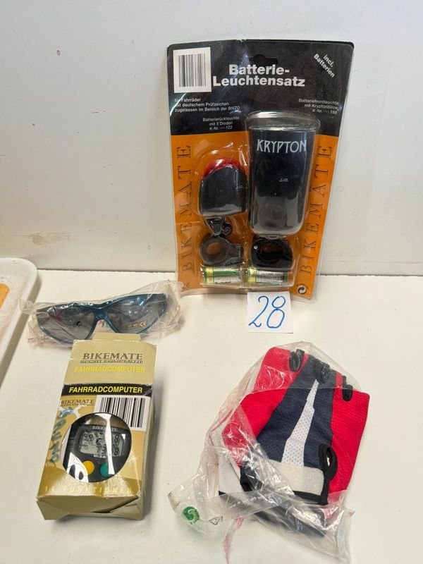 Lote siguiente: Accesorios para Ciclistas y Artículos para Mascotas
