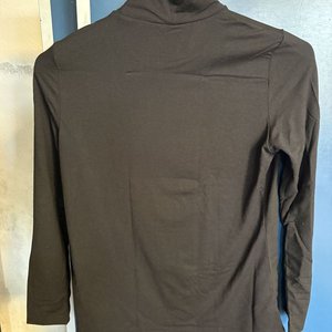 Pack 4 Poleras Negras Cuello Alto Talle S/M - imagen 2