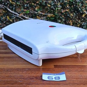 Sandwichera Eléctrica Eüpa TSK-2041 Blanca en Caja Original - imagen 2