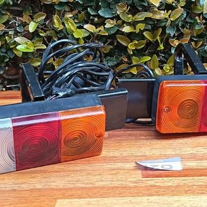 Lote anterior: Juego de Luces Traseras Universales para Tráiler o Remolque
