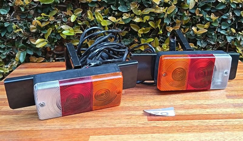 Juego de Luces Traseras Universales para Tráiler o Remolque