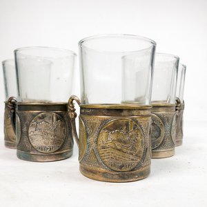 Conjunto de 5 Vasos Hialinos con Bordes Metálicos y Asas - imagen 3